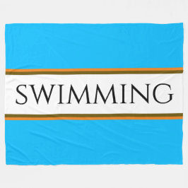 SWIMMING Bright Himlar Blue White Tävla Rand Fleecefilt