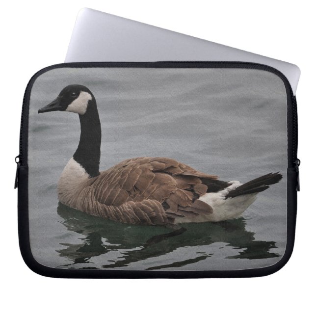 Swimming Canada Goose Wildlife Art Scene Laptop Fodral (Framsidan)