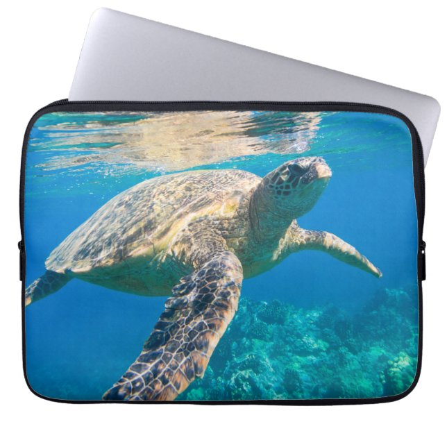 Swimming Sea Turtle Laptop Sleeve (Framsidan)