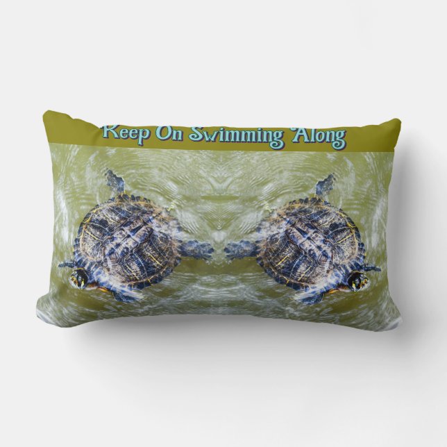 Swimming Turtle Says Hej Lumbarkudde (Framsida)