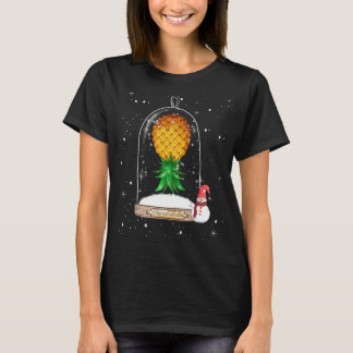 Swinger Upside Up Down Pineapple Snö Globe Winter T Shirt