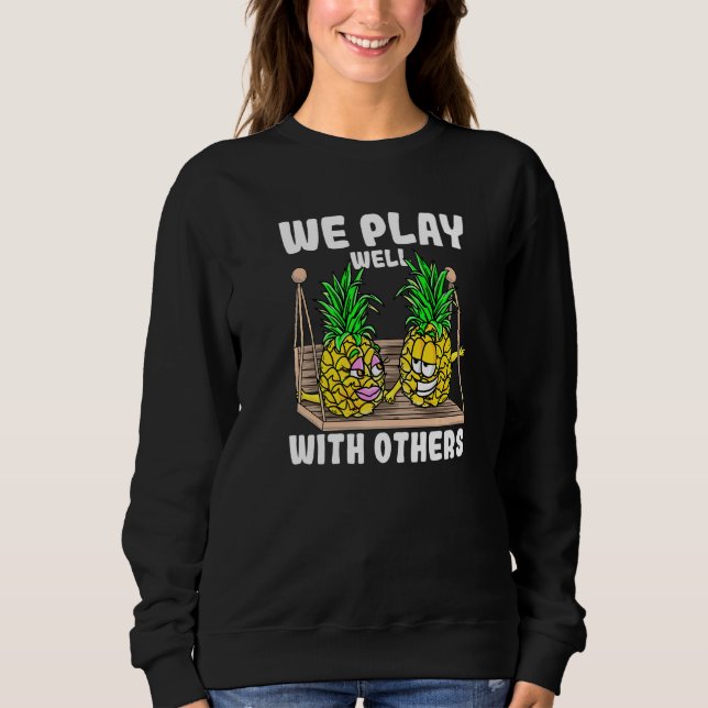 Swinger We Play Well With Others Swinging Pineappl T Shirt (Framsida)