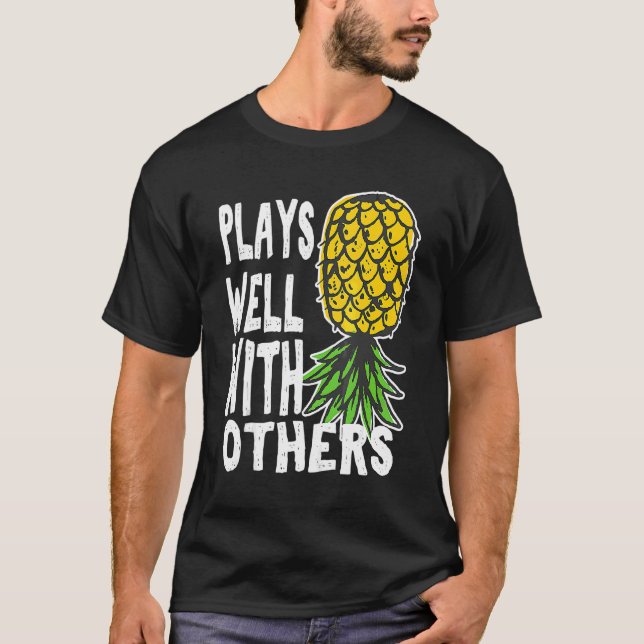 Swingerpar spelar bra med andra upp och ner t shirt (Framsida)