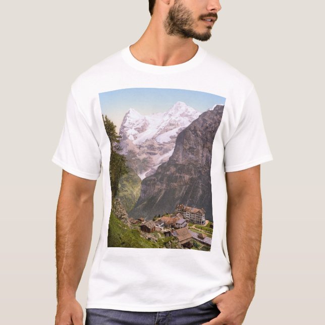 Swiss Hotel in the Alpernas (1900) T Shirt (Framsida)