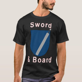 Sword and Board. Den klassiska stridskampen. T Shirt
