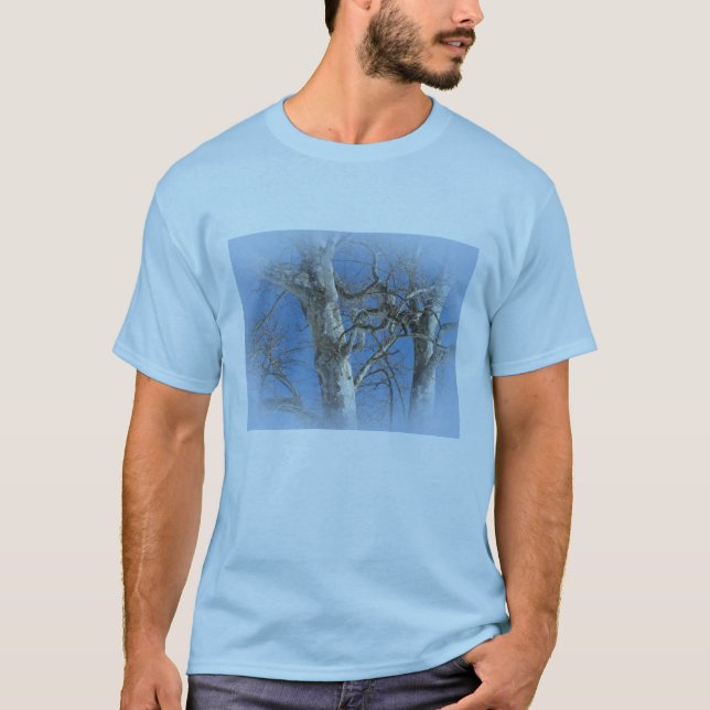 Sycamore Träd mot Winter Himlar Objekt Tee Shirt (Framsida)