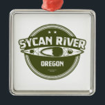 Sycan River Oregon Kayaking Julgransprydnad Metall<br><div class="desc">Den sykanska Vilden och floden Oregon rinner genom både Fremont- och Winema National Forests och är idealisk för kajakande,  kanotering,  fiske,  simning,  raftning och utomhusbruk roligt.</div>