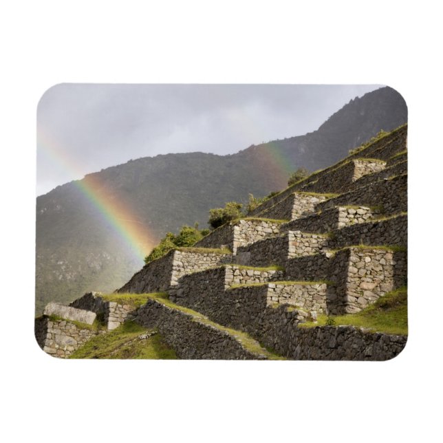 Sydamerika, Peru, Machu Picchu. Regnbågar över Magnet (Horisontell)