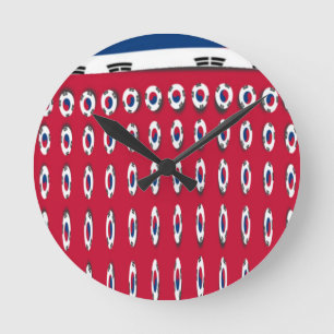 Sydkoreas Polka Dot Flagga Art Design: En röd bas Rund Klocka