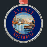 Sydney Australien Retro Distress Circle Julgransprydnad Metall<br><div class="desc">Sydney-retro-vektorresedesign. Sydney,  huvudstad i New South Wales och en av Australiens största städer,  är bäst känd för sitt säte Sydney Opera House,  med en speciell segelliknande utformning.</div>