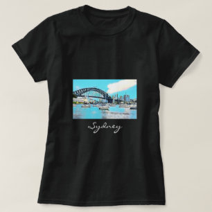 Sydney Harbour Bridge blå himmel med yachts T Shirt