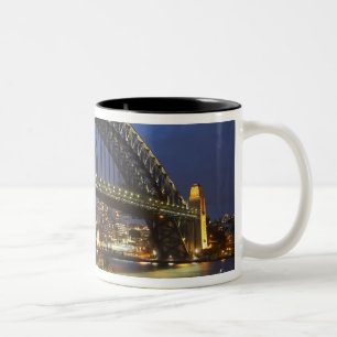 Sydney Harbour Bridge och Park Hyatt Sydney Hotel Två-Tonad Mugg