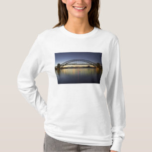 Sydney Harbour Bridge och Sydney Opera House vid Tröja