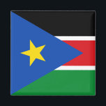 Sydsudans flagga (Afrika) Magnet<br><div class="desc">Utformningen är ett kännetecken för Sydsudans flagga (officiellt kallad Sydsudan), som är ett inlandsområde i land i öster-centrala Afrikan. Sydsudan gräns Etiopien mot öster, Sudan i norr, Centralafrikanska republiken till väster, Demokratiska republiken Kongo i sydvästra delen, Uganda i syd och Kenya i sydöstra delen. Sydsudans huvudstad och största stad är...</div>