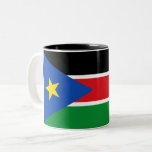 Sydsudans flagga (Afrika) Två-Tonad Mugg<br><div class="desc">Utformningen är ett kännetecken för Sydsudans flagga (officiellt kallad Sydsudan), som är ett inlandsområde i land i öster-centrala Afrikan. Sydsudan gräns Etiopien mot öster, Sudan i norr, Centralafrikanska republiken till väster, Demokratiska republiken Kongo i sydvästra delen, Uganda i syd och Kenya i sydöstra delen. Sydsudans huvudstad och största stad är...</div>