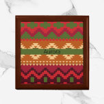 Sydvästra Aztec Stil Rosa Grönt och Brown Minnesask<br><div class="desc">Gorgös och färglös Aztec inspirerade mönster till grönt,  rosa,  plommon och brun. Anpassa med namn eller initialer. Lägger till en trevlig etnisk fläck till den här keepsaklådan.</div>