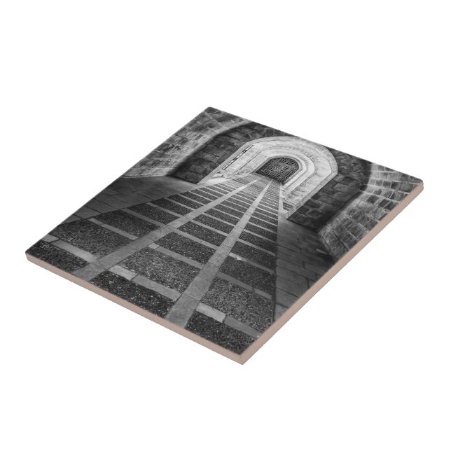 Symmetri i svartvitt kakelplatta (Sidan)