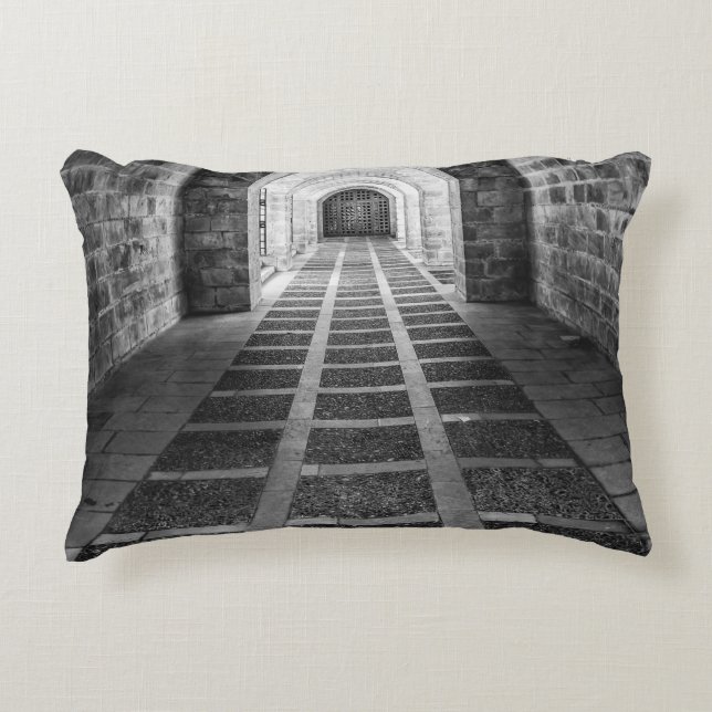 Symmetri i svartvitt prydnadskudde (Framsidan)