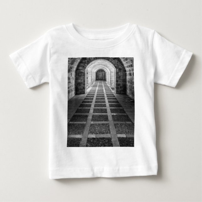 Symmetri i svartvitt t shirt (Framsida)