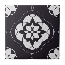 Symmetric White Flower Mönster på Black