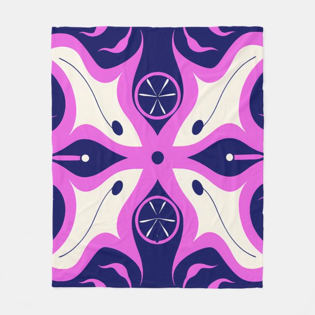Symmetrical Abstract Pattern in Purple and White Fleecefilt (Framsidan)