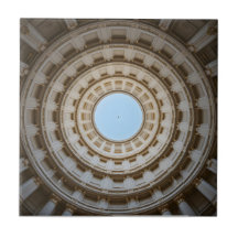 Symmetrical Mask-Öga View of a Grand Dome