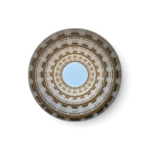 Symmetrical Mask-Öga View of a Grand Dome