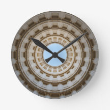 Symmetrical Mask-Öga View of a Grand Dome