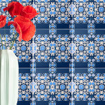 Symmetrisk geometrisk blå och vit ornat kakelplatta<br><div class="desc">Fin dekorativ dekorativ elegant med symmetrisk geometrisk mönster som består av blå och vita dekorationer.</div>