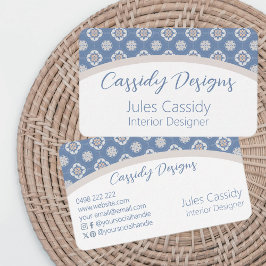 Symmetrisk Orange blomma Mönster på blåfärgad båge Visitkort