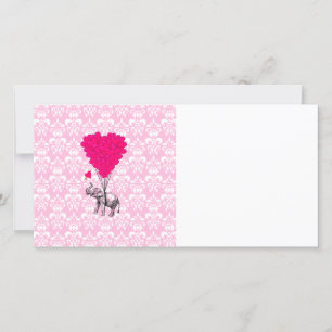 Synlig söt elefant och rosa damm