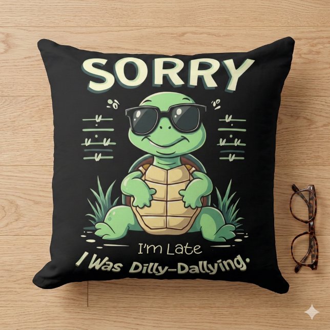 Synligt att jag är sen turtle med Retro Aesthetic Kudde (Funny Sorry I’m Late Turtle with Retro Aesthetic Throw Pillow Mockup C)