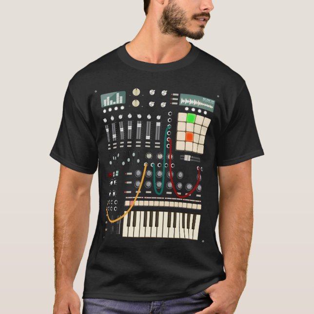 Synthesizer and Drum Maskin by Mewzeek t T Shirt (Framsida)