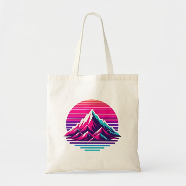 Synthwave Mountain Tote Bag – Retro Sunset Vibes Tygkasse (Framsidan)