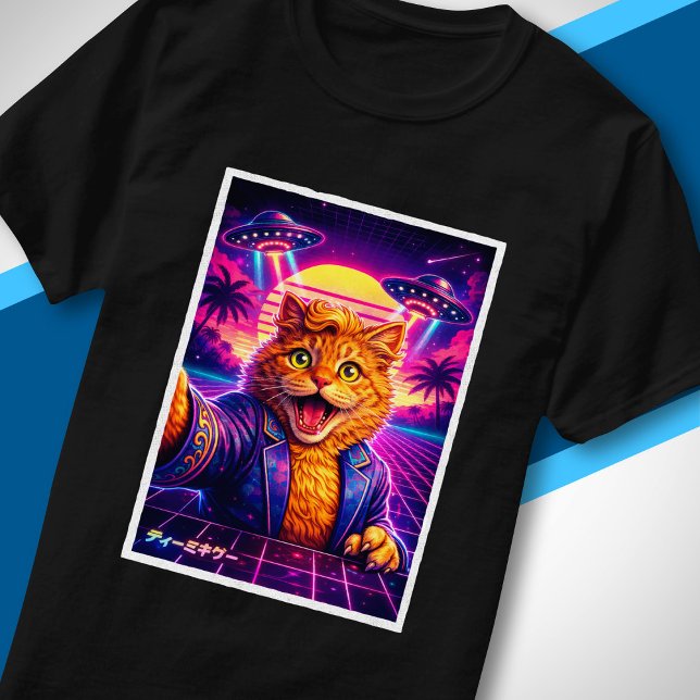 Synthwave UFO Kattporträtt 80-tals Retro Futuristi T Shirt (Skapare uppladdad)
