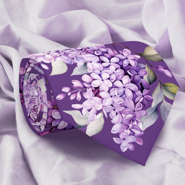 Syrenblommor på lila slips (Skapare uppladdad)
