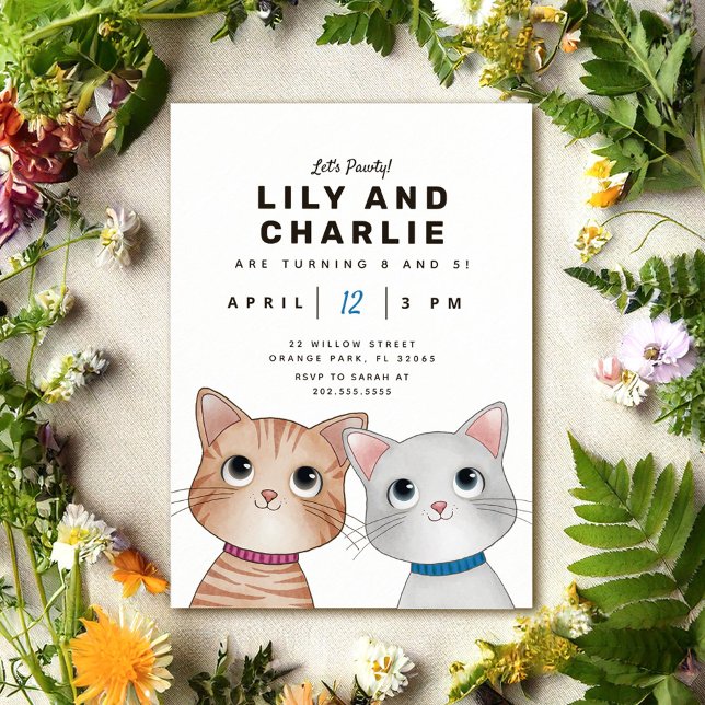 Syskon duos födelsedagsfest med två kattungar invi inbjudningar (Skapare uppladdad)
