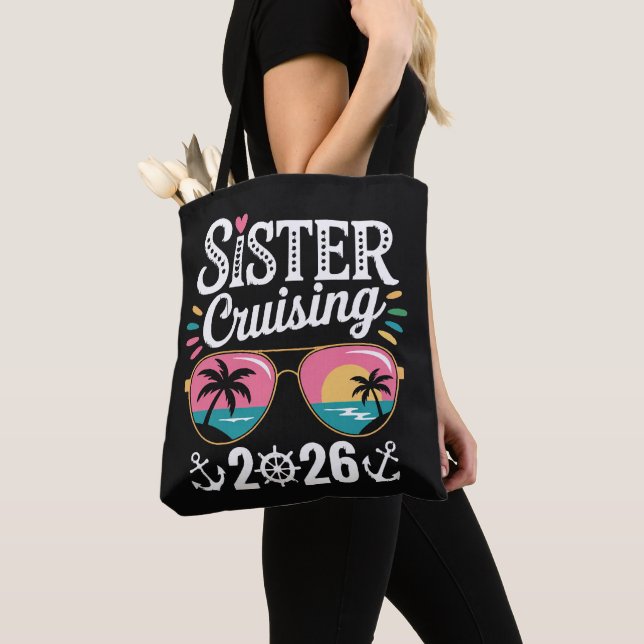 Syster Curising 2026 Tygkasse (Närbild)