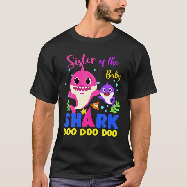 Syster på Baby-hajens födelsedag T Shirt (Framsida)
