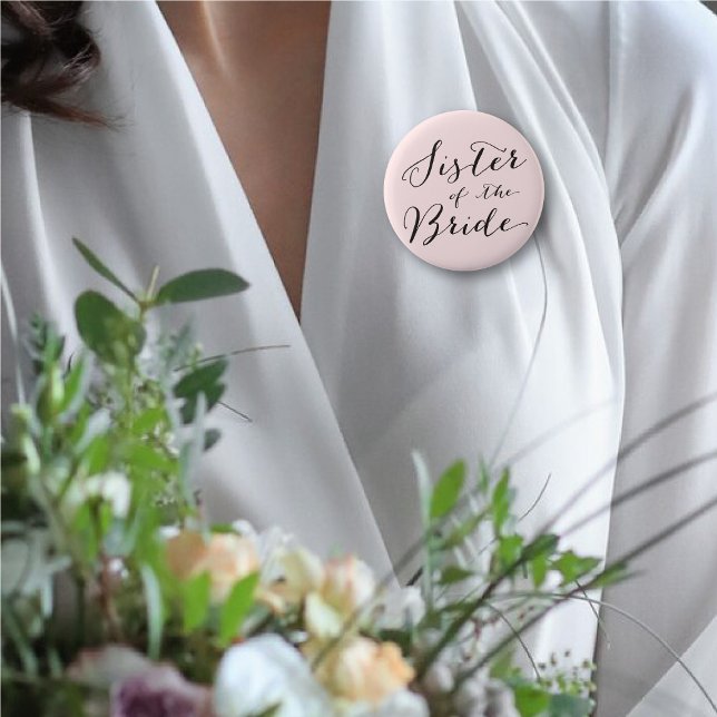 Syster på Bride Chic Bröllop Brudens sida Knapp (SISTER OF THE BRIDE Classic Script Chic Wedding Bridal Party Pinback Button @ fatfatin_blue_knot)