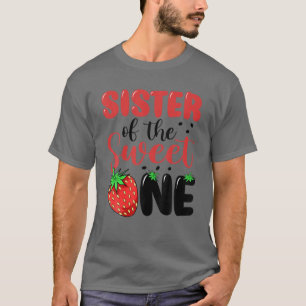 Syster på det svenska jordgubbsbäret 1:a födelsen t shirt