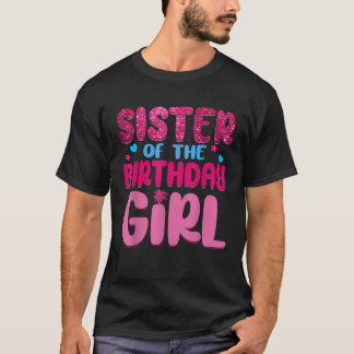 Syster på födelsedagstjuvens familjekretorik i Par T Shirt