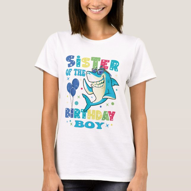 Syster på matchningsfamiljen Shark Birthday Syrran T Shirt (Framsida)