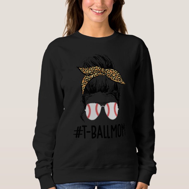 T Boll Mamma Life Messy Bun Teeball Mamma Softball Shirt (Framsida)