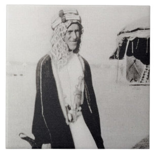 T.E. Lawrence i den arabiska klänningen Kakelplatta
