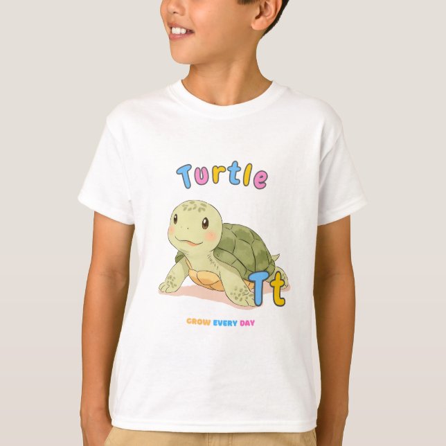 “T is for Turtle” Alphabet Tee – Grow Every Day (Framsida)