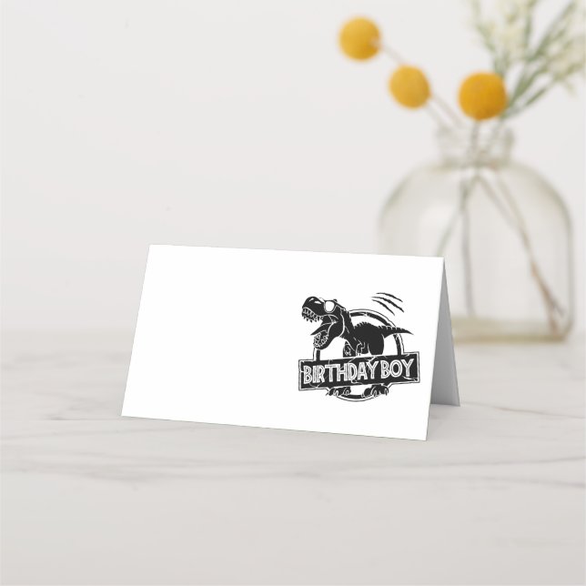 T Rex Birthday Boy-mappat platskort Placeringskort (Framsida)