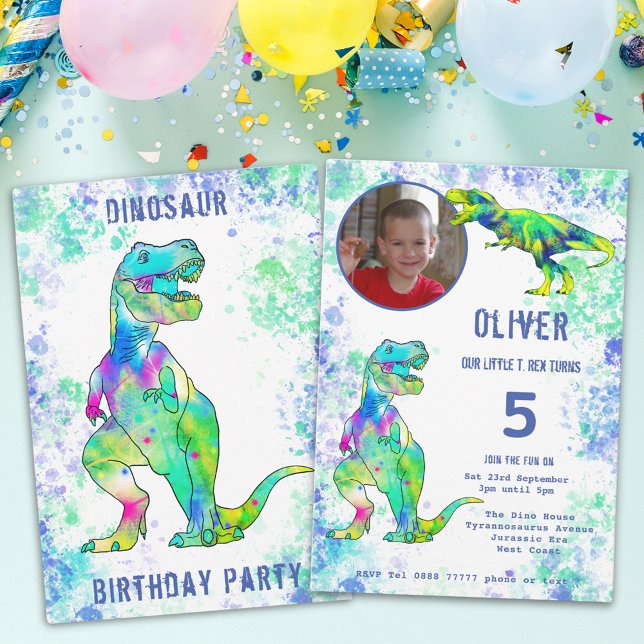 T. rex Dinosaur 5-års födelsedagsfoto Grön Blå Inbjudningar (Colorful T-Rex Dinosaur Boys 5th Birthday Party invitation with watercolor splatters )
