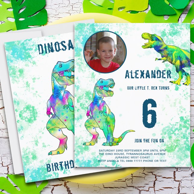 T-Rex Dinosaur 6-års födelsedagsfest fotobudget (T-Rex dinosaur 6th birthday party budget invitation with photo template colorful dino watercolor)