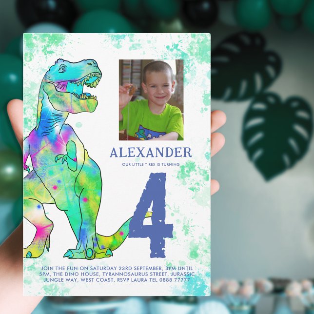 T-Rex Dinosaur Födelsedagsfest Foto Inbjudningar (T-Rex Colorful dinosaur 4th birthday party invitation photo template blue & green watercolor splash)
